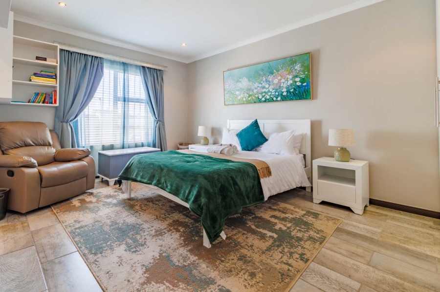 4 Bedroom Property for Sale in Flamingo Vlei Western Cape